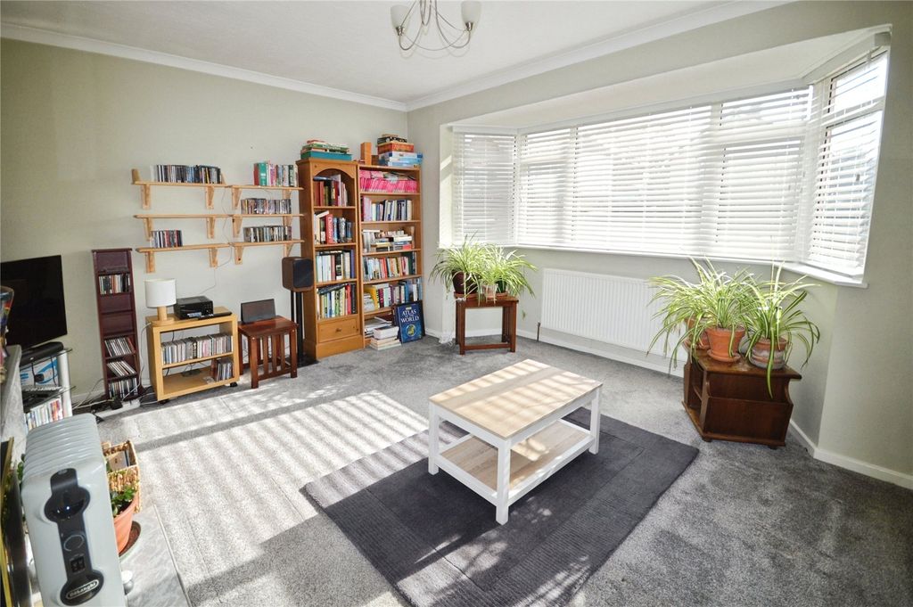 Property photo 3 of 13 Lounge