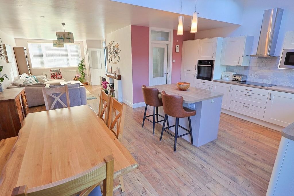 Property photo 3 of 21 Kitchen/Diner