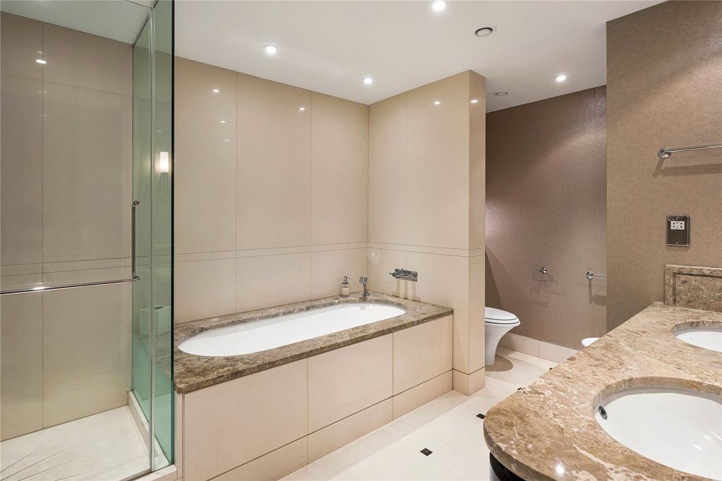 Knightsbridge, London SW7 photo 4