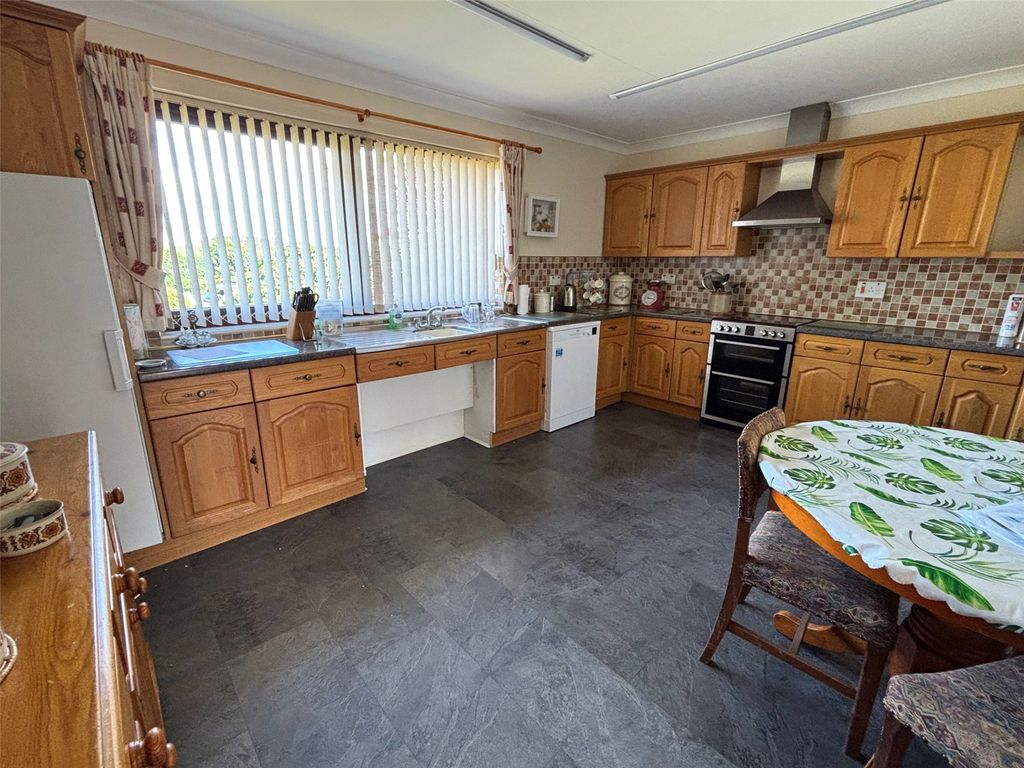 Property photo 3 of 40 Picture No. 03