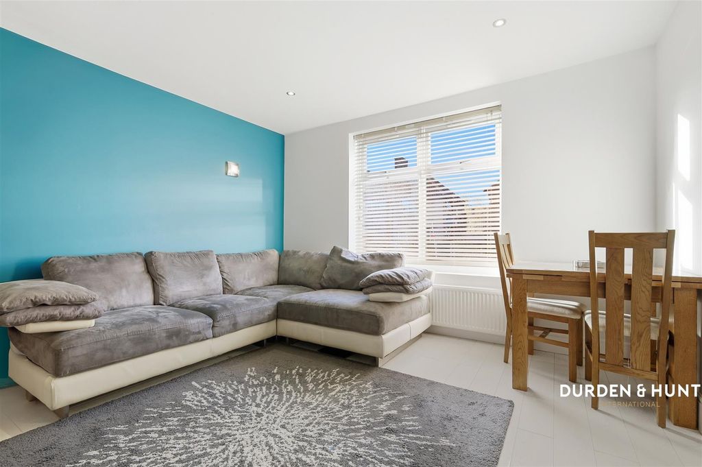 Property photo 2 of 15 Marlborough Road