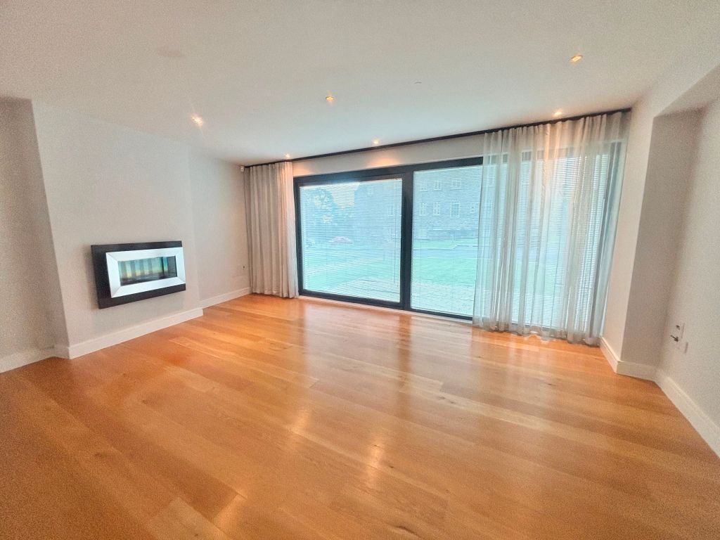 Property photo 2 of 39