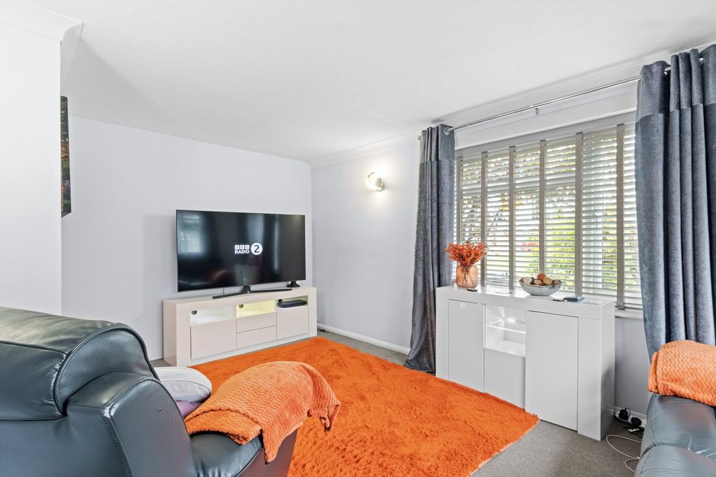 Property photo 3 of 25