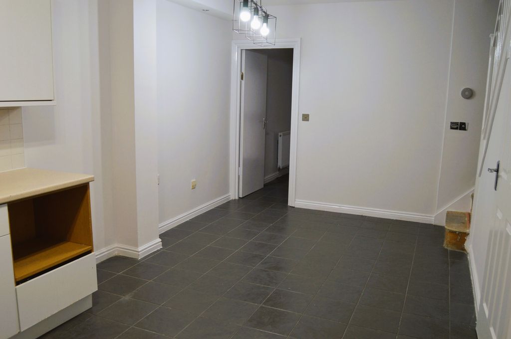 Property photo 3 of 25