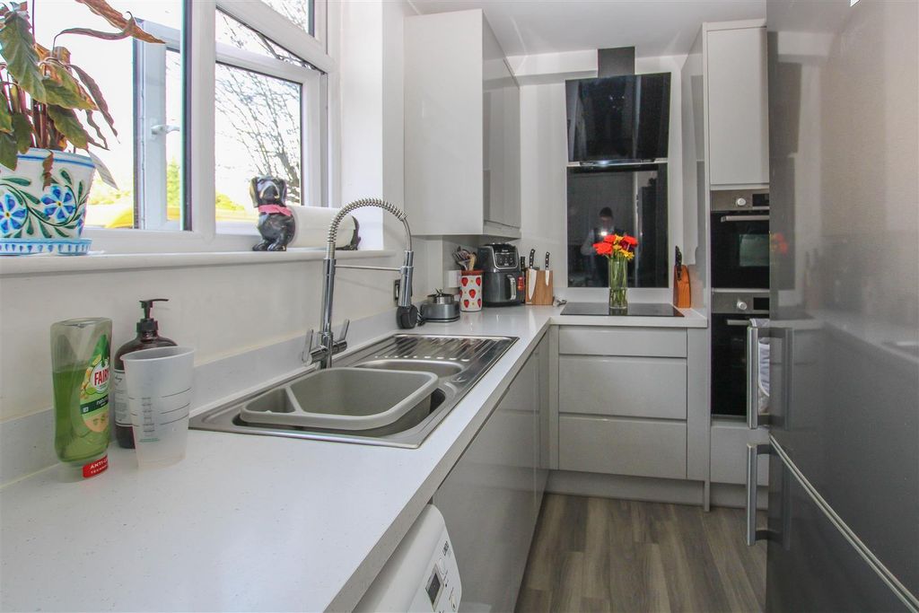 Property photo 3 of 8 2.Jpg