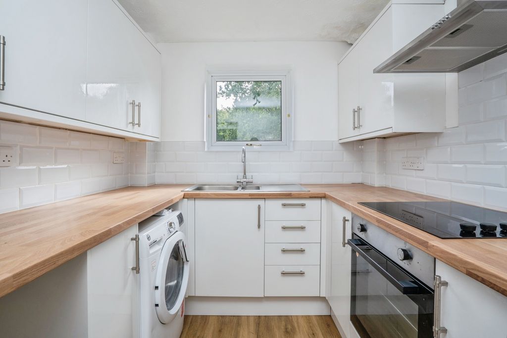 Property photo 3 of 8 Pbox-Img.Jpg