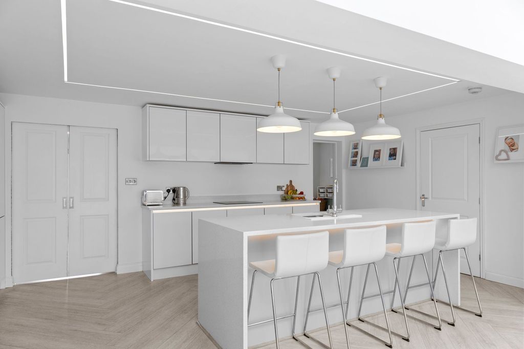 Property photo 3 of 45