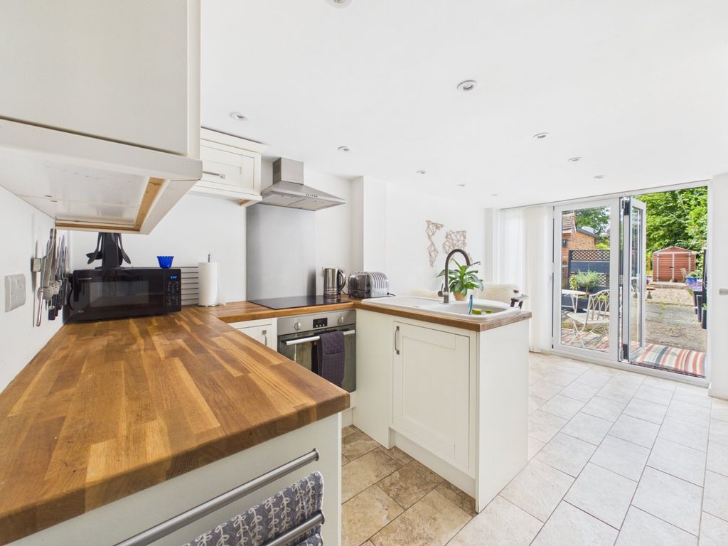 Property photo 3 of 14 Kitchen