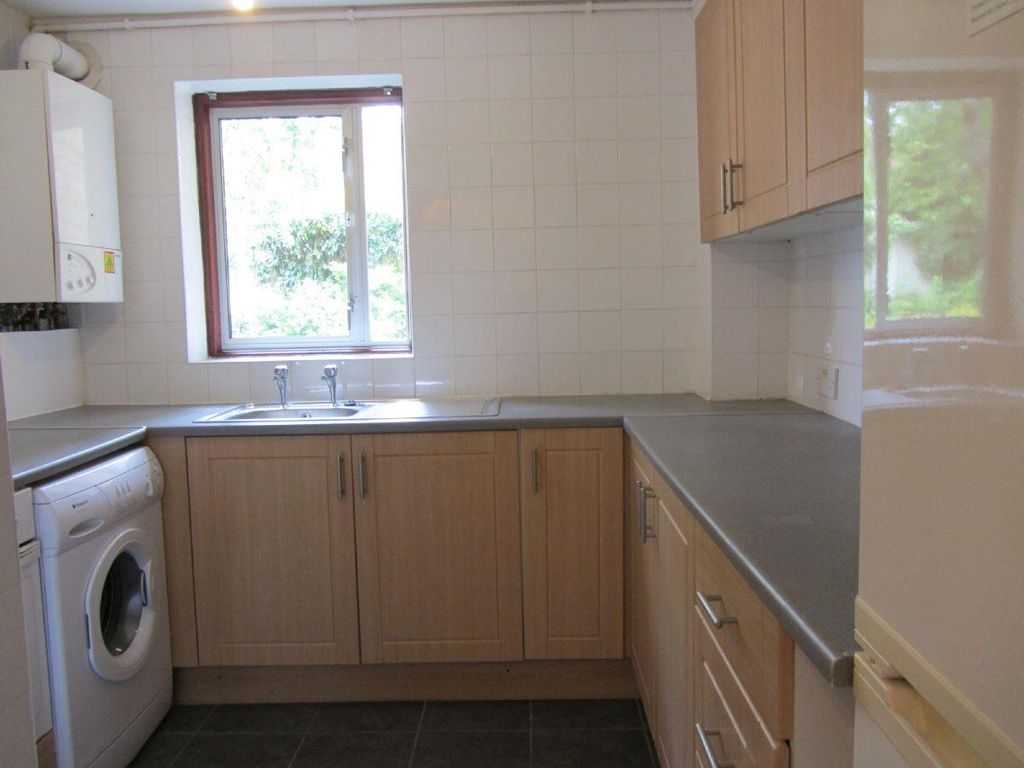 Property photo 3 of 9 Kitchen