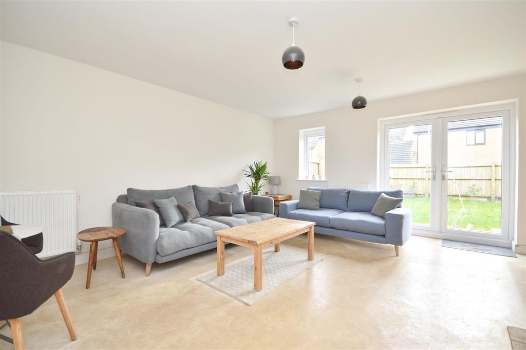 Property photo 2 of 17 Sitting Room