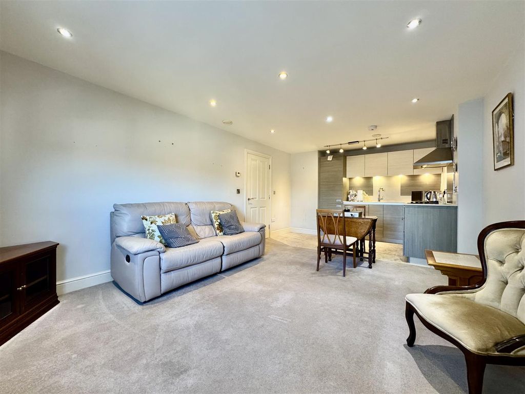 Property photo 3 of 13