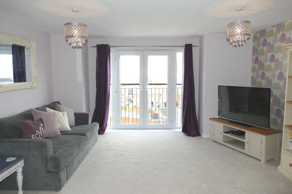 Property photo 2 of 8 Lounge