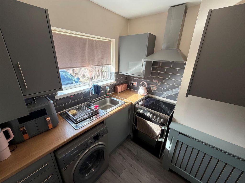 Property photo 3 of 8 Kitchen 1.Jpg