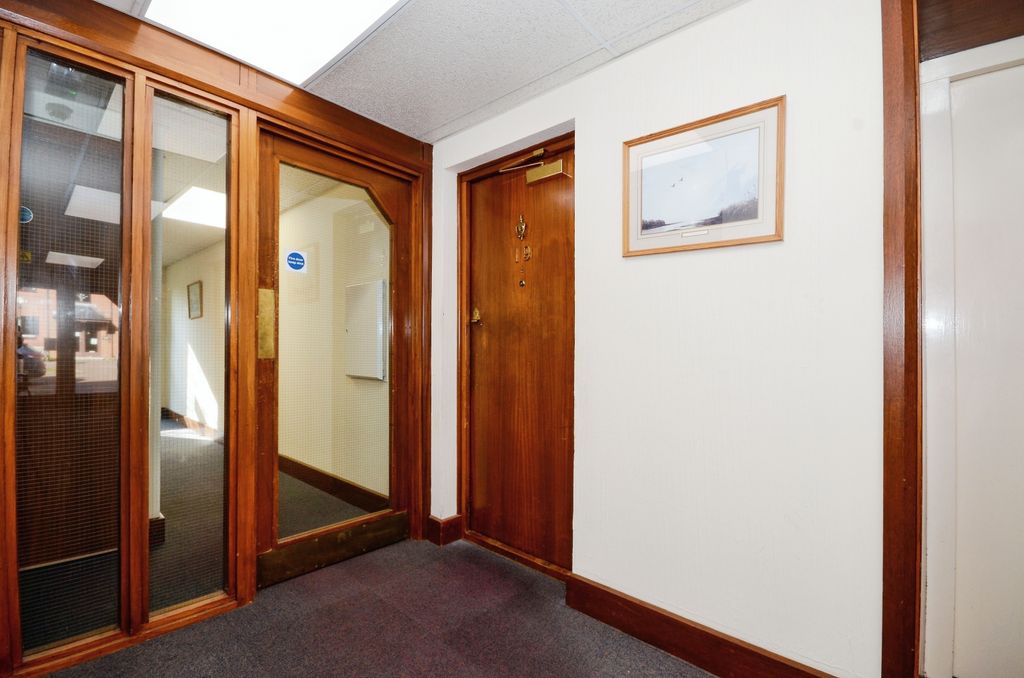 Property photo 3 of 28