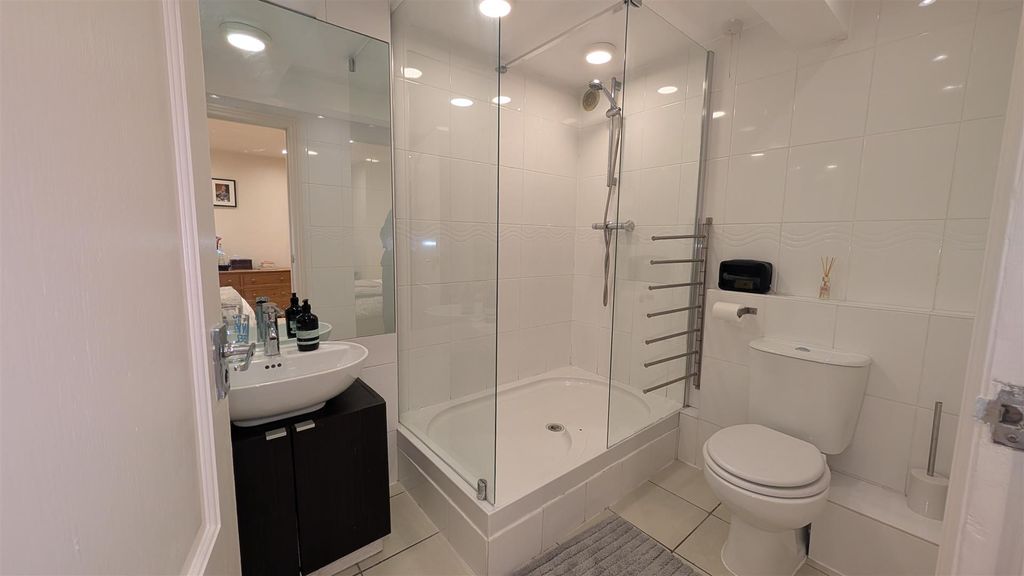 Additional image 7 of 2 bed flat to rentAlbany Terrace, Leamington Spa CV32