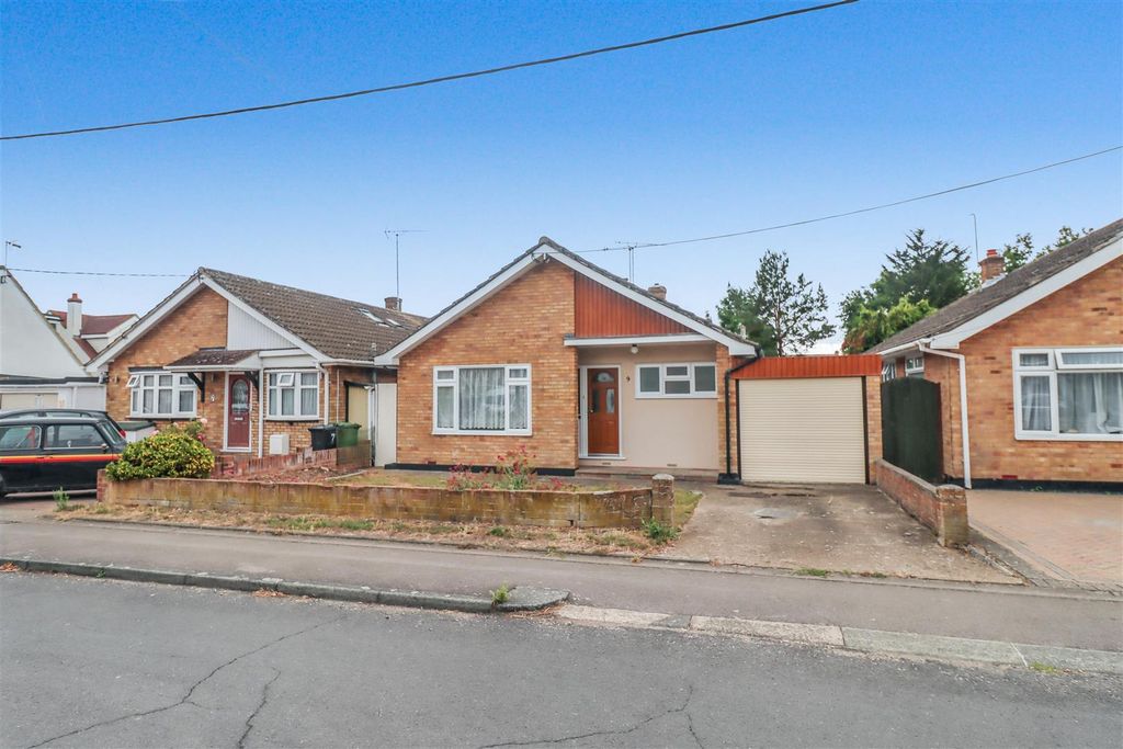 Property photo 1 of 18 9 Oakhuest Drive Outside.Jpg