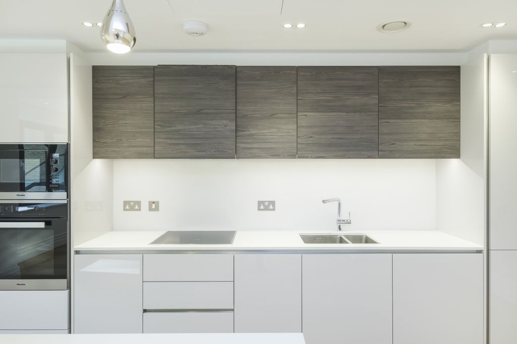 Property photo 3 of 12 Kitchen