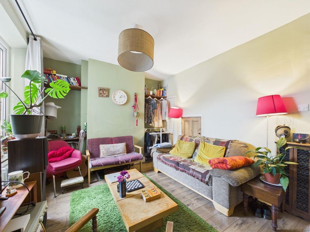 Property photo 3 of 18 Cam01530G0-Pr0387-Still011.Jpg