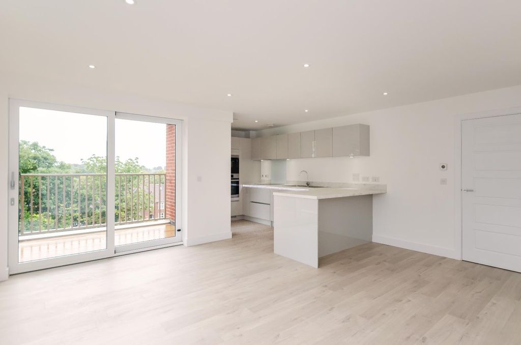 Property photo 2 of 12 Picture 2