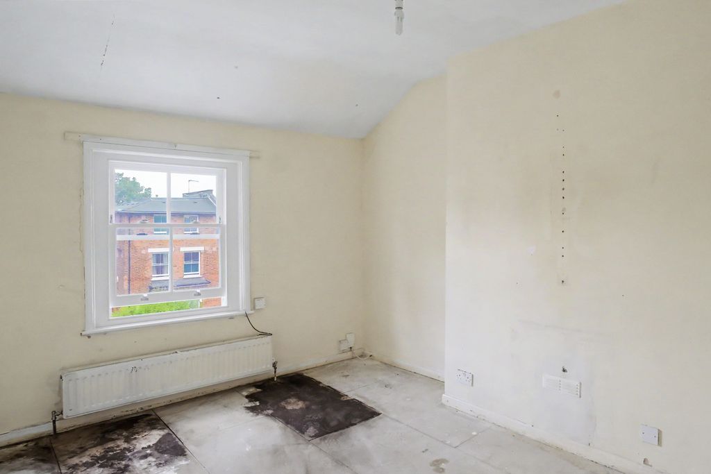 Property photo 2 of 9 135c Coningham Road, Shepherd's Bush, London W12 8Bu