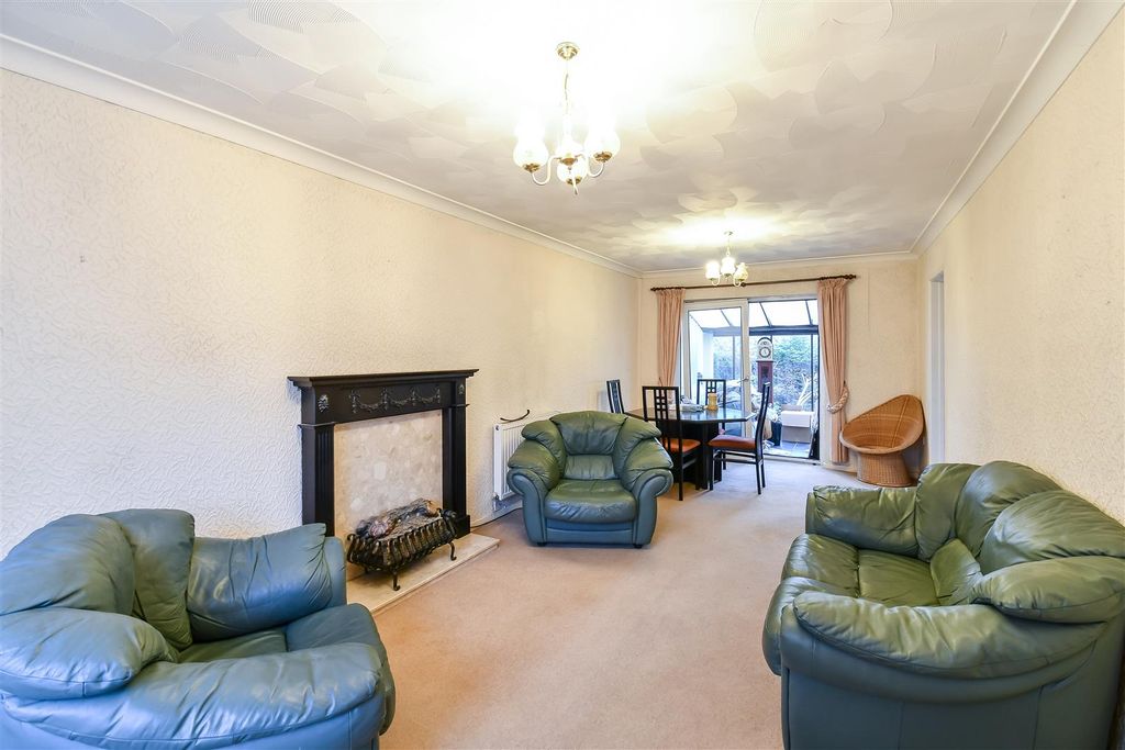 Property photo 2 of 23 Living/Dining Room