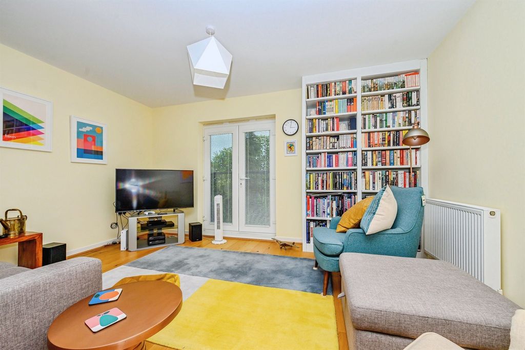 Property photo 2 of 17
