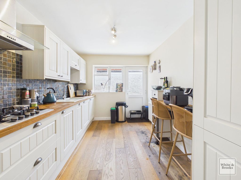 Property photo 3 of 21 Kitchen