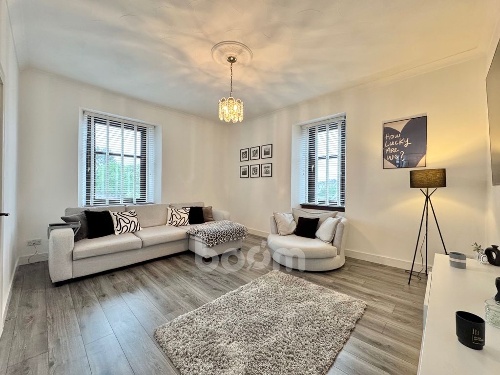 Property photo 2 of 21 Stoneyholm Road, Kilbirnie Lounge Pic