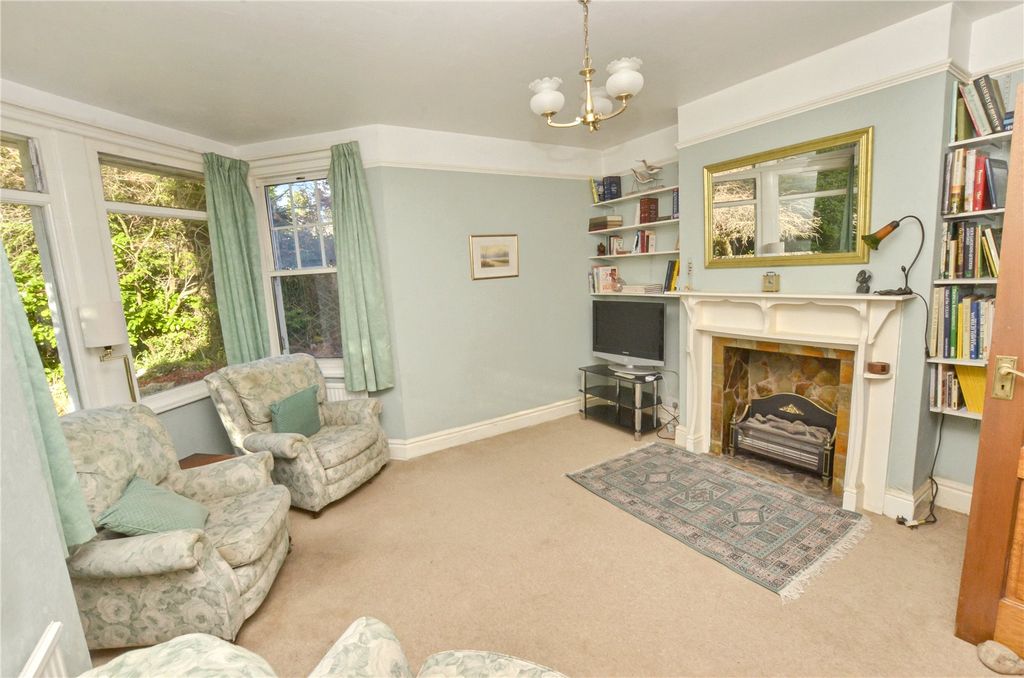 Property photo 2 of 30 Front Lounge