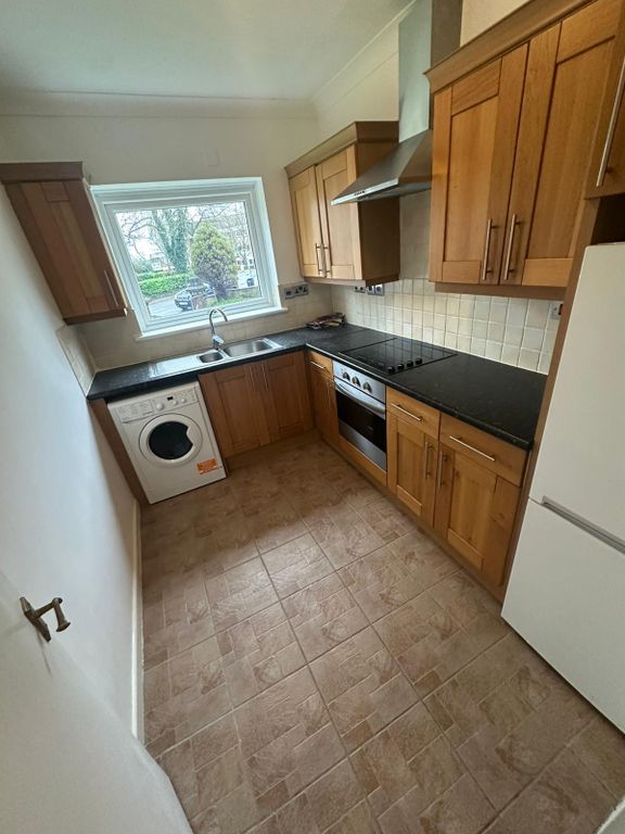 Property photo 2 of 7 Kitchen