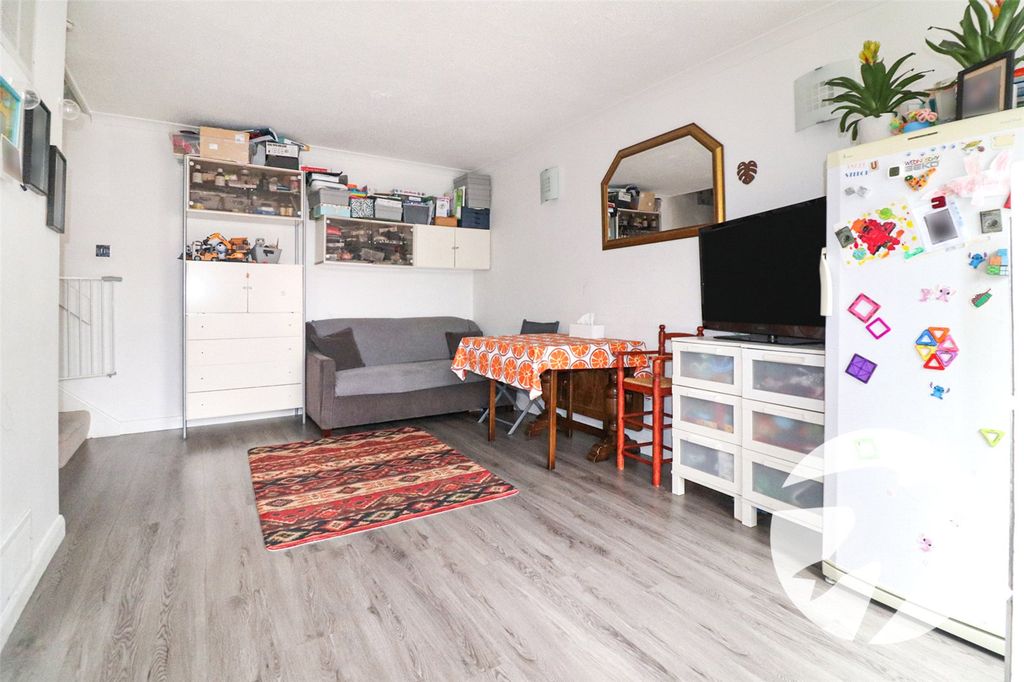 Property photo 3 of 10 Picture No. 12