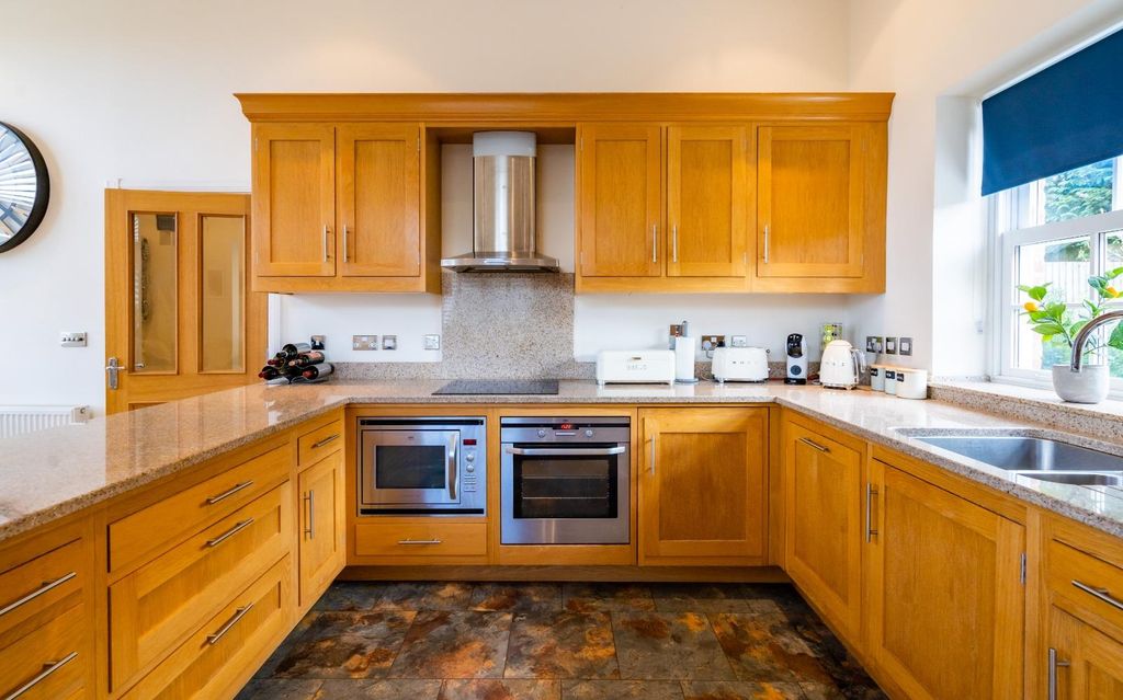 Property photo 2 of 36 Image00048.Jpg