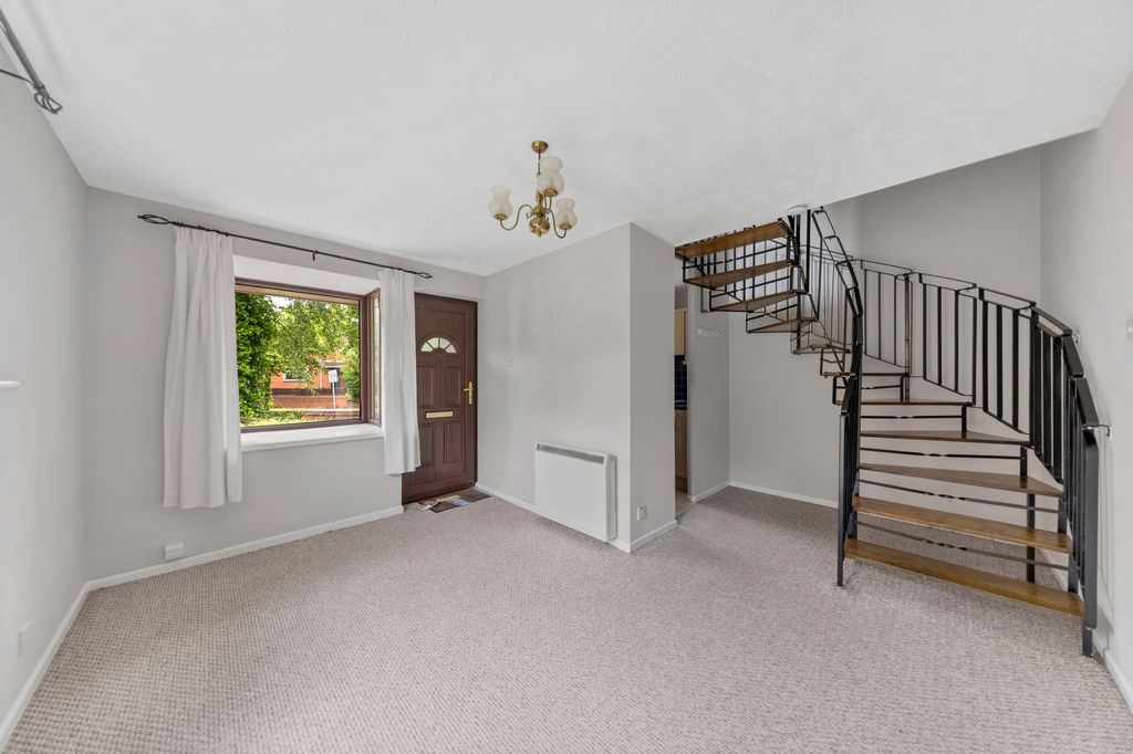 Property photo 3 of 12