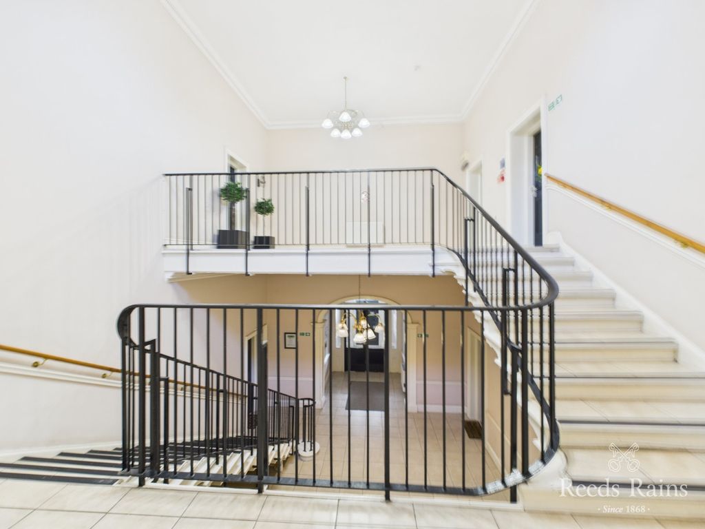 Property photo 3 of 29 Communal Entrance