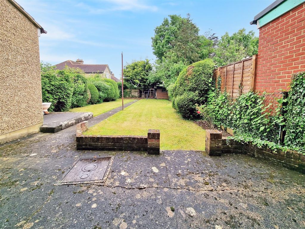 Property photo 2 of 13 Garden