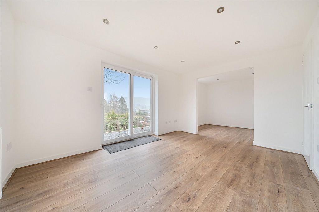 Property photo 3 of 15 Picture No. 05