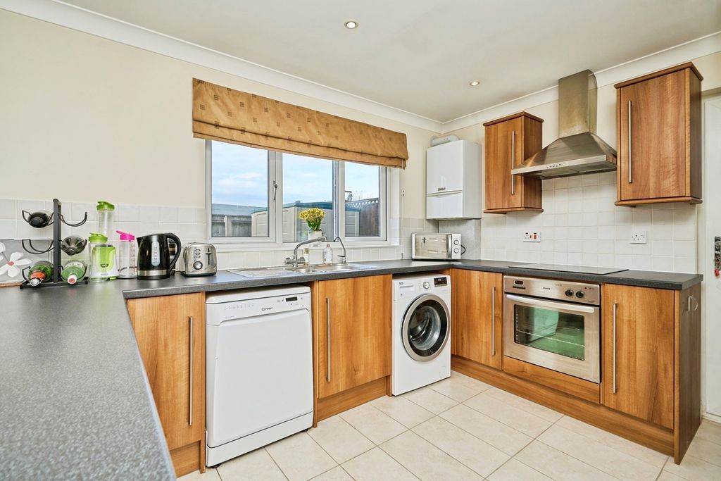 Property photo 1 of 17 Kitchen/Diner