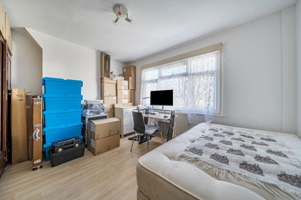 Property photo 3 of 11 1430737-8-69Bbcbe...