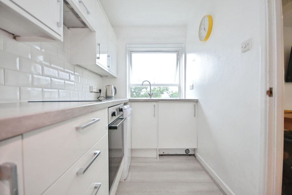 Property photo 2 of 11 B