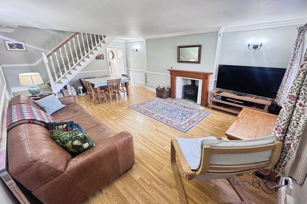 Property photo 3 of 19 Living Room