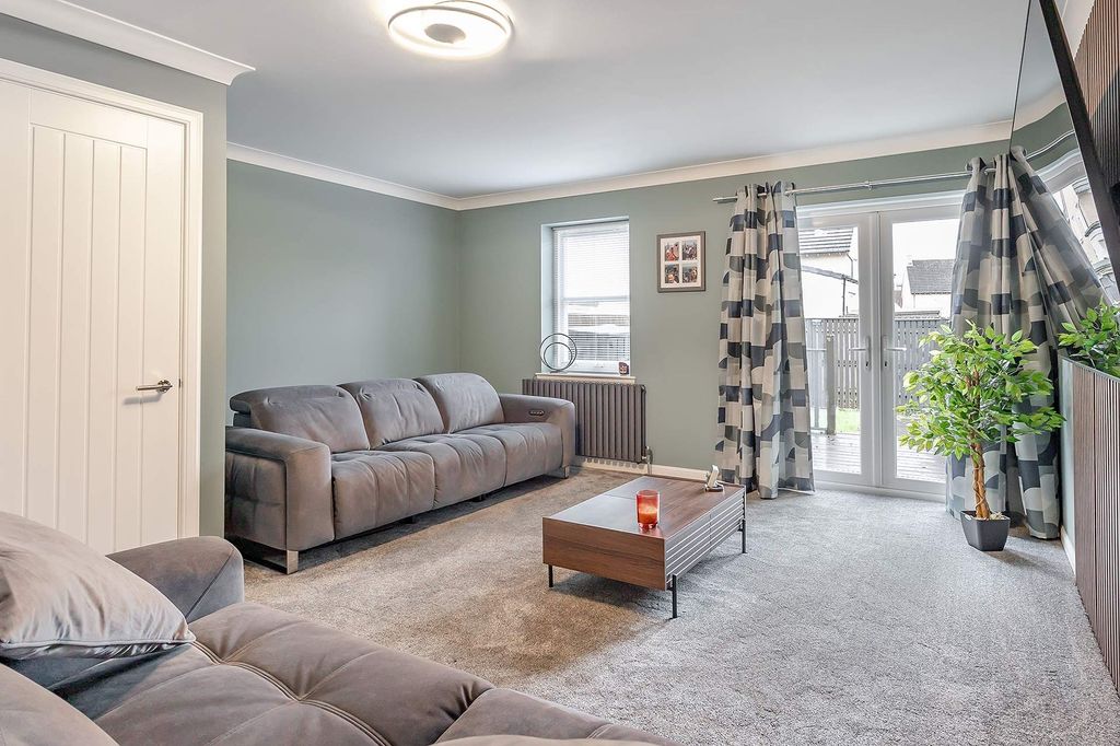 Property photo 3 of 21 Living Room/Diner