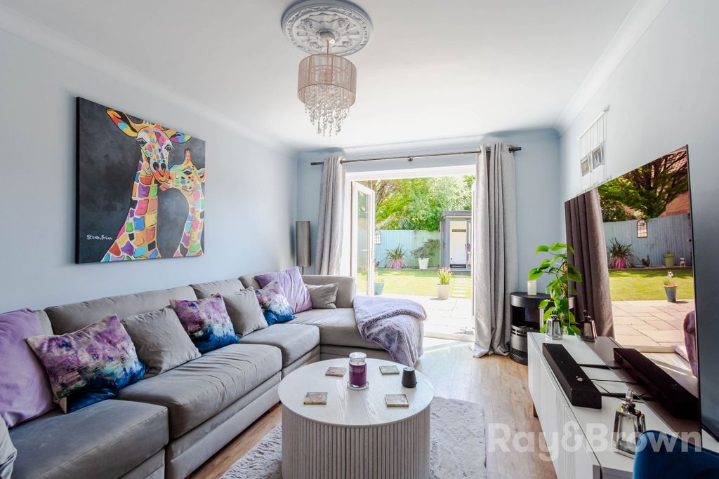 3 bed detached house for saleThe Meadows, Cardiff CF3 photo 4