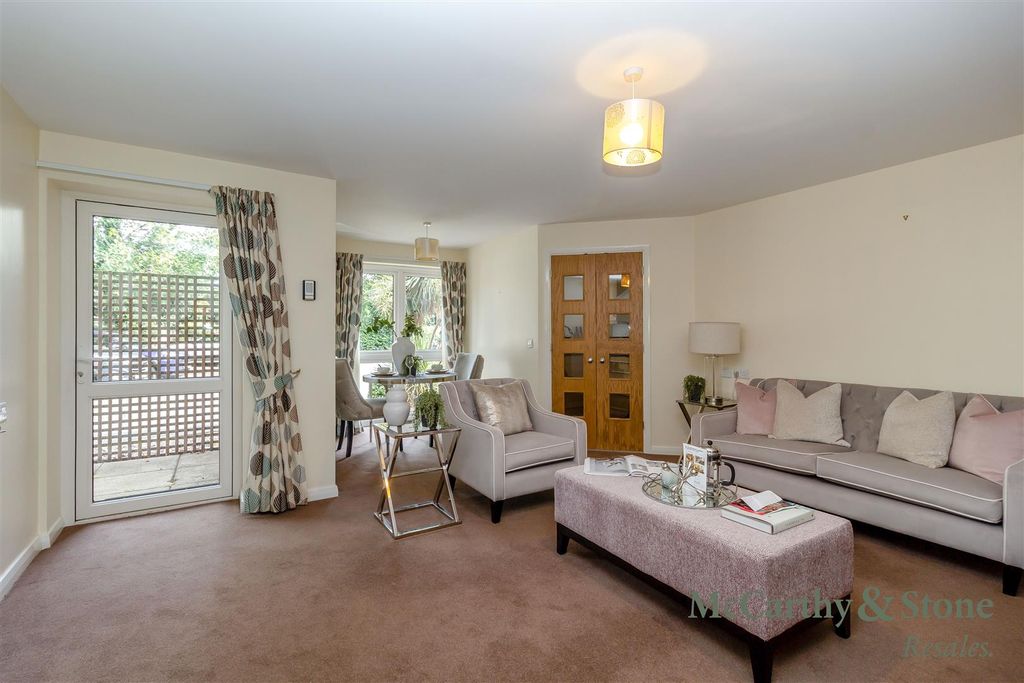 Property photo 3 of 21 8701825-Interior07.Jpg