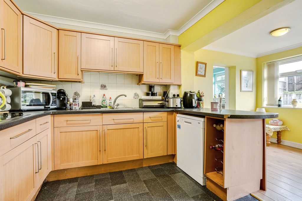 Property photo 3 of 19