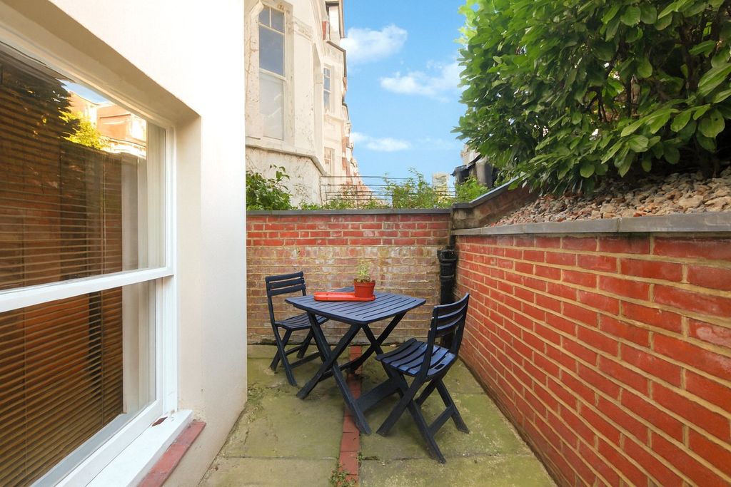 Property photo 2 of 19 Picture No. 43