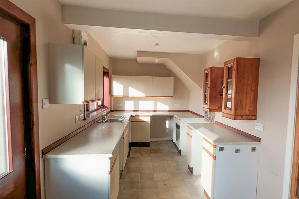 Property photo 3 of 15 Kitchen/Diner