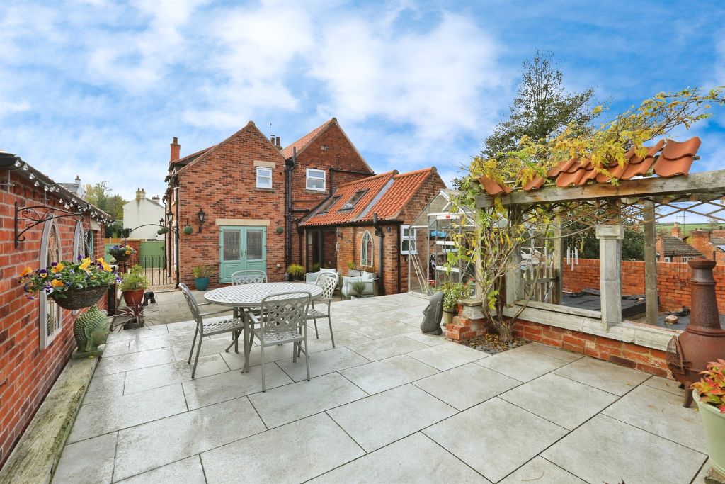 Property photo 3 of 27