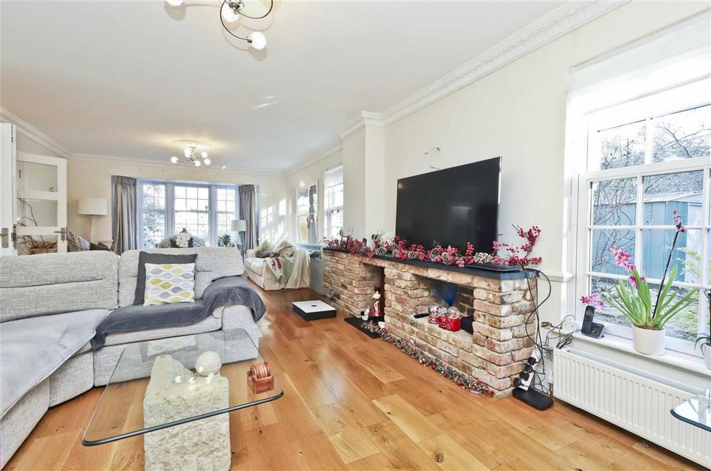 Property photo 3 of 25 Living Room