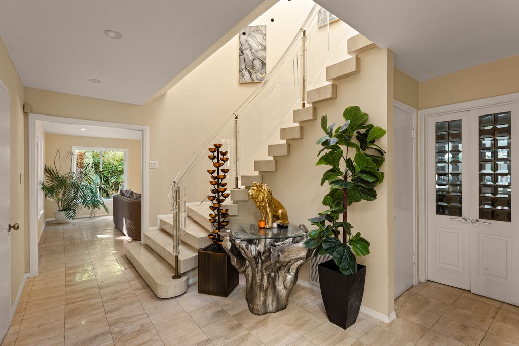 Property photo 3 of 40