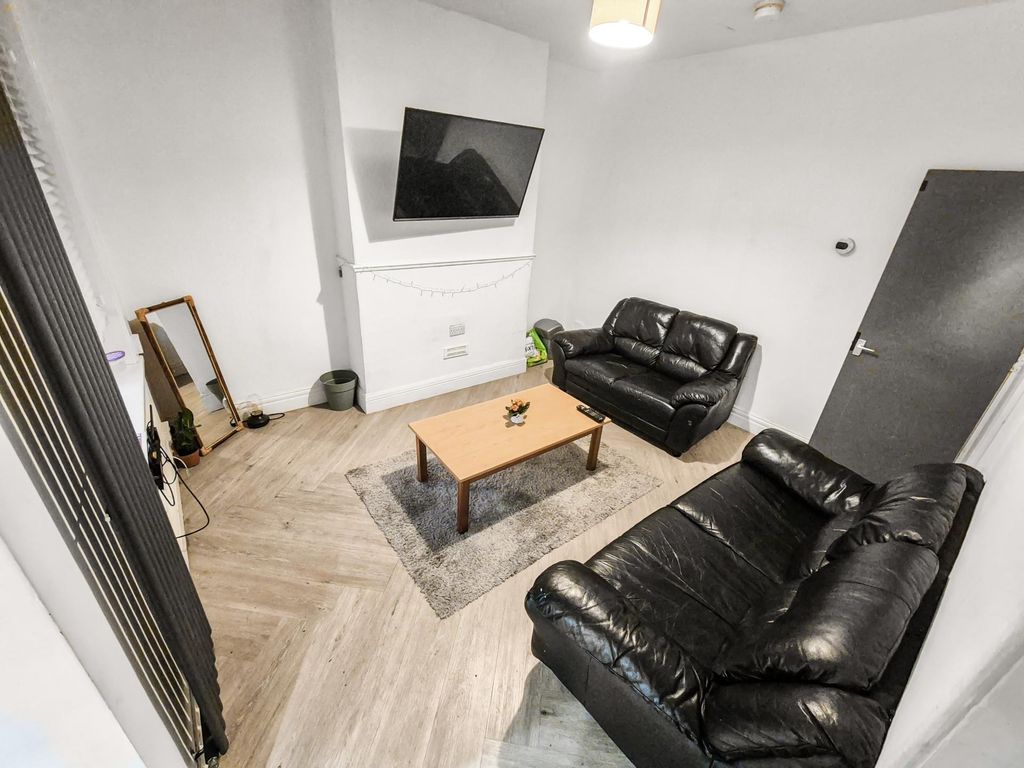 Property photo 1 of 10 Photo 0